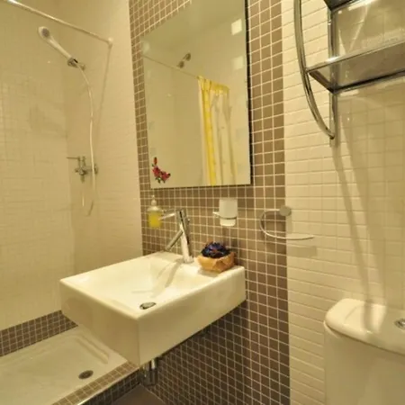 Moderna 8 Personas En Hotel Cambrils